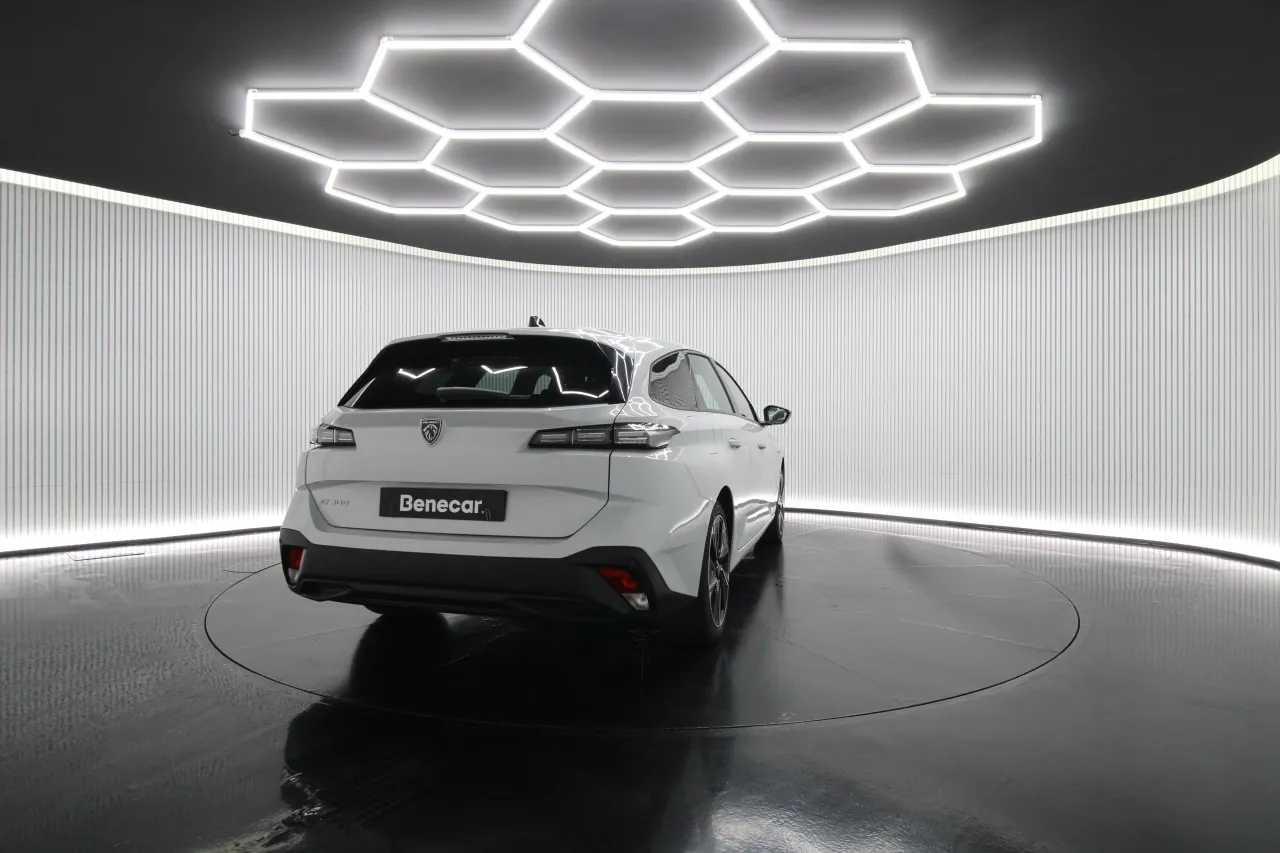 Peugeot e-308 SW Elétrico 2 2025