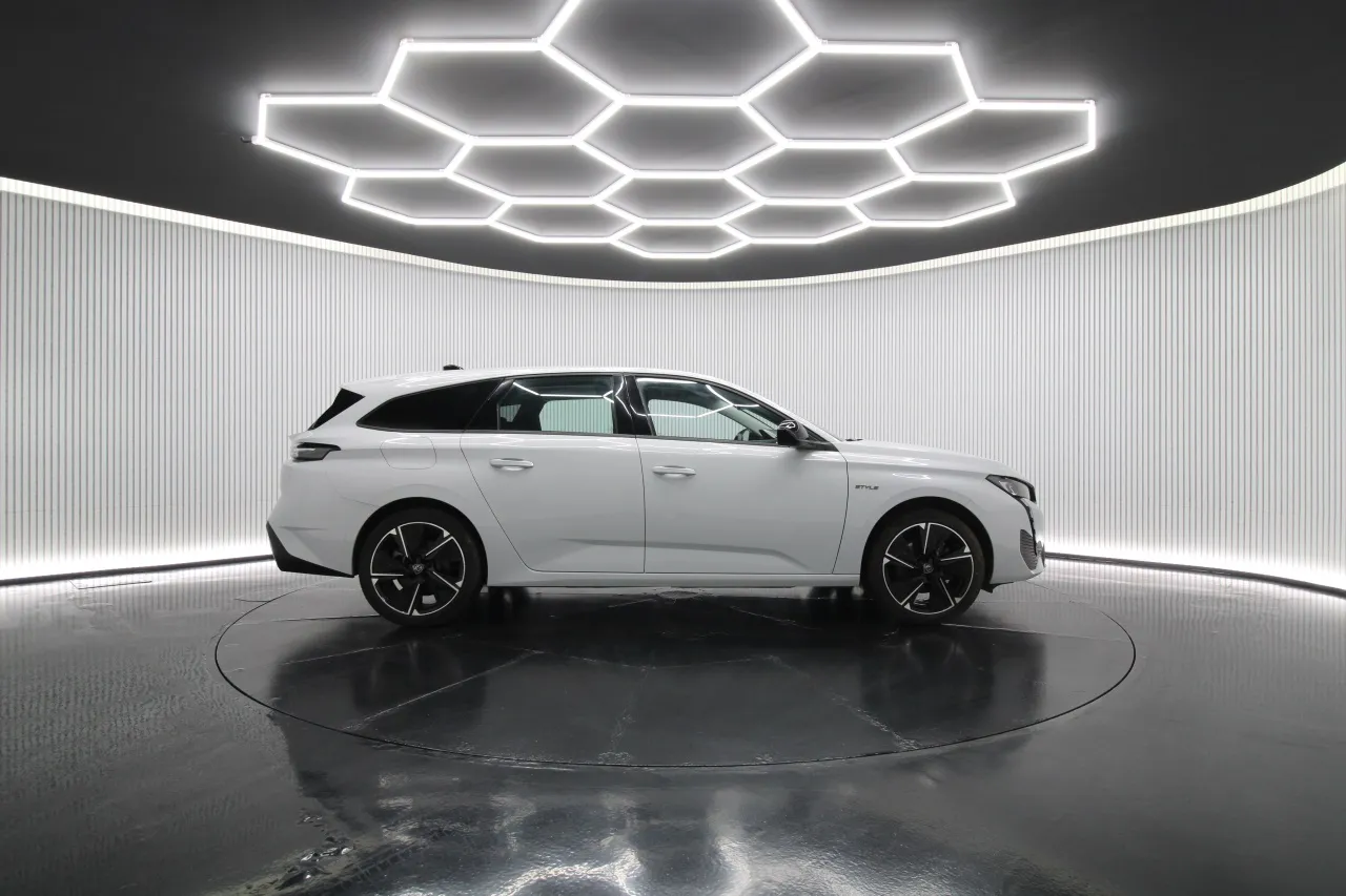 Peugeot e-308 SW Elétrico 2 2025